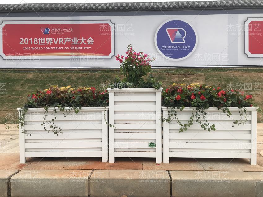 仿木花箱和木質(zhì)花箱有什么不同？