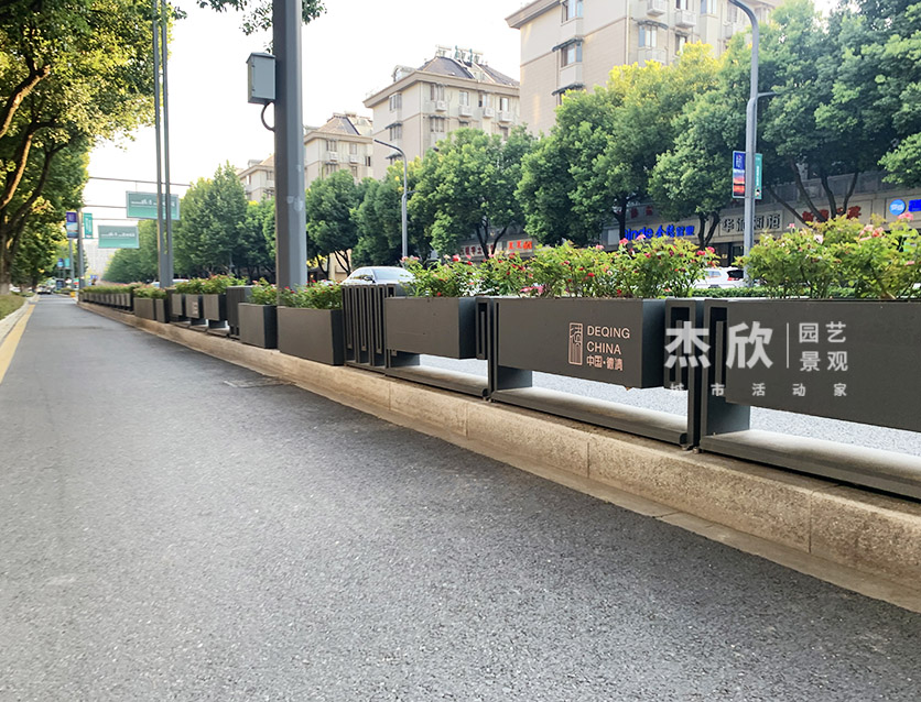 不銹鋼花箱鍍鋅板花箱鋁板花箱區(qū)別有哪些？